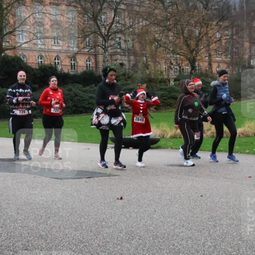 08.12.2024 - St. Pauli X-Mass-Run No. 14 Strokosch-Dieckow http://msf.ph/oto/7507254 08.12.2024 09:44:35 Laufen 481, 729, 721, 2849, 30, 164 meine-sportfotos.de