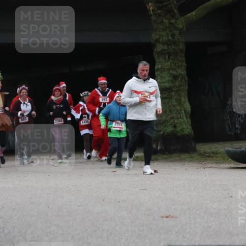 08.12.2024 - St. Pauli X-Mass-Run No. 14 Strokosch-Dieckow http://msf.ph/oto/7507271 08.12.2024 09:44:38 Laufen 1423, 892, 485, 2360, 1426, 2929, 2, 131 meine-sportfotos.de