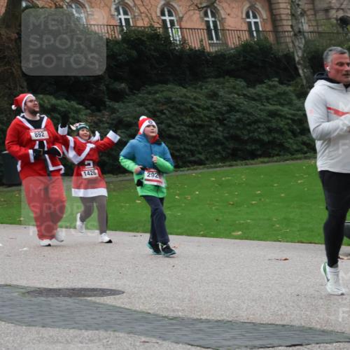 08.12.2024 - St. Pauli X-Mass-Run No. 14 Strokosch-Dieckow http://msf.ph/oto/7507283 08.12.2024 09:44:45 Laufen 2360, 786, 892, 1426, 292, 912 meine-sportfotos.de