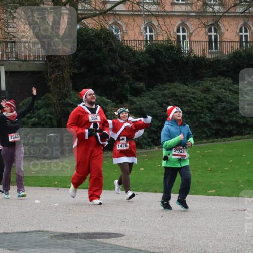 08.12.2024 - St. Pauli X-Mass-Run No. 14 Strokosch-Dieckow http://msf.ph/oto/7507285 08.12.2024 09:44:45 Laufen 95, 485, 178, 2360, 892, 1426, 2929, 2929 meine-sportfotos.de