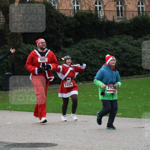 08.12.2024 - St. Pauli X-Mass-Run No. 14 Strokosch-Dieckow http://msf.ph/oto/7507287 08.12.2024 09:44:45 Laufen 2360, 892, 1426, 292, 2929 meine-sportfotos.de