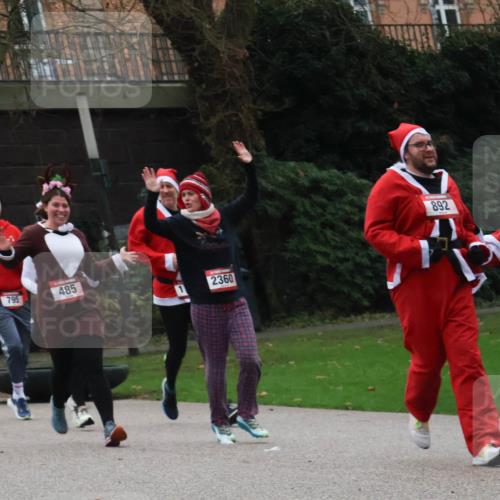 08.12.2024 - St. Pauli X-Mass-Run No. 14 Strokosch-Dieckow http://msf.ph/oto/7507292 08.12.2024 09:44:46 Laufen 107, 795, 485, 2360, 892, 1426 meine-sportfotos.de