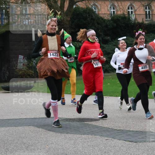 08.12.2024 - St. Pauli X-Mass-Run No. 14 Strokosch-Dieckow http://msf.ph/oto/7507312 08.12.2024 09:44:48 Laufen 1423, 885, 107, 8, 485, 1786 meine-sportfotos.de