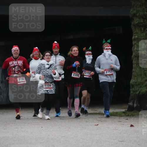 08.12.2024 - St. Pauli X-Mass-Run No. 14 Strokosch-Dieckow http://msf.ph/oto/7507322 08.12.2024 09:44:51 Laufen 1587, 1156, 1156, 1159, 2753, 2755, 2205 meine-sportfotos.de