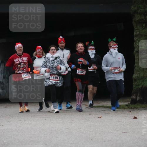 08.12.2024 - St. Pauli X-Mass-Run No. 14 Strokosch-Dieckow http://msf.ph/oto/7507323 08.12.2024 09:44:51 Laufen 1587, 13, 1156, 115, 175, 1159, 1159, 90, 2205, 2753 meine-sportfotos.de