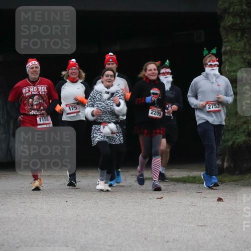 08.12.2024 - St. Pauli X-Mass-Run No. 14 Strokosch-Dieckow http://msf.ph/oto/7507329 08.12.2024 09:44:52 Laufen 1587, 1156, 175, 175, 2205, 2753 meine-sportfotos.de
