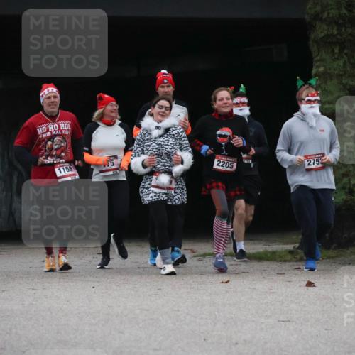 08.12.2024 - St. Pauli X-Mass-Run No. 14 Strokosch-Dieckow http://msf.ph/oto/7507333 08.12.2024 09:44:52 Laufen 1587, 1156, 175, 1159, 2755, 2205, 2753 meine-sportfotos.de
