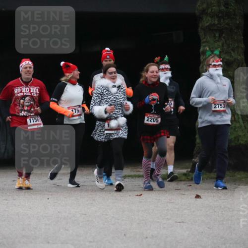 08.12.2024 - St. Pauli X-Mass-Run No. 14 Strokosch-Dieckow http://msf.ph/oto/7507335 08.12.2024 09:44:52 Laufen 1587, 1156, 1156, 175, 175, 2205, 2753 meine-sportfotos.de