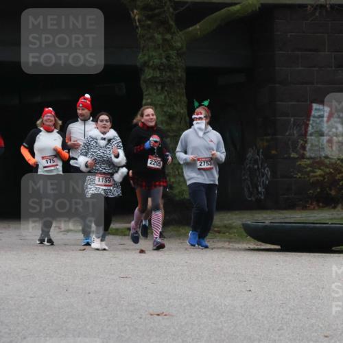 08.12.2024 - St. Pauli X-Mass-Run No. 14 Strokosch-Dieckow http://msf.ph/oto/7507345 08.12.2024 09:44:53 Laufen 1156, 175, 1159, 2205, 2753 meine-sportfotos.de