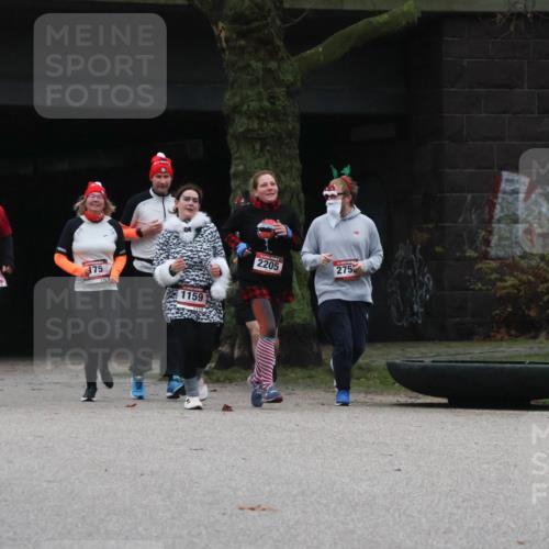 08.12.2024 - St. Pauli X-Mass-Run No. 14 Strokosch-Dieckow http://msf.ph/oto/7507347 08.12.2024 09:44:53 Laufen 1156, 175, 175, 1159, 2205, 275 meine-sportfotos.de