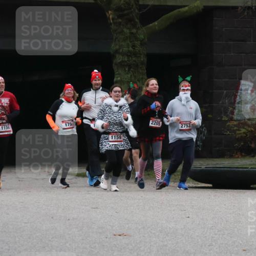 08.12.2024 - St. Pauli X-Mass-Run No. 14 Strokosch-Dieckow http://msf.ph/oto/7507350 08.12.2024 09:44:54 Laufen 1156, 175, 2205, 2753, 1159 meine-sportfotos.de