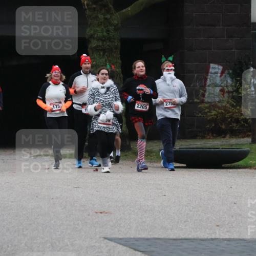 08.12.2024 - St. Pauli X-Mass-Run No. 14 Strokosch-Dieckow http://msf.ph/oto/7507353 08.12.2024 09:44:54 Laufen 1156, 175, 2205, 2753 meine-sportfotos.de