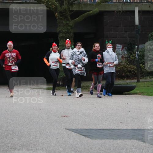 08.12.2024 - St. Pauli X-Mass-Run No. 14 Strokosch-Dieckow http://msf.ph/oto/7507358 08.12.2024 09:44:54 Laufen 894, 1587, 175, 1156, 190, 1159, 1159, 2205, 2752 meine-sportfotos.de