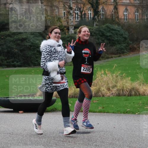 08.12.2024 - St. Pauli X-Mass-Run No. 14 Strokosch-Dieckow http://msf.ph/oto/7507368 08.12.2024 09:45:00 Laufen 190, 275, 1159, 1, 2205 meine-sportfotos.de