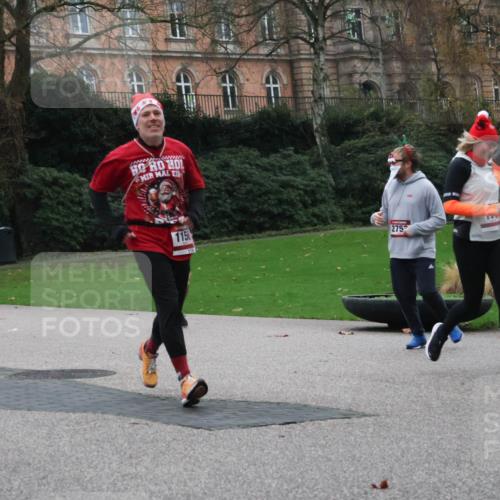 08.12.2024 - St. Pauli X-Mass-Run No. 14 Strokosch-Dieckow http://msf.ph/oto/7507380 08.12.2024 09:45:01 Laufen 115, 275, 190 meine-sportfotos.de