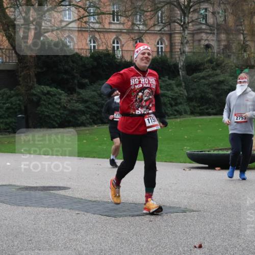 08.12.2024 - St. Pauli X-Mass-Run No. 14 Strokosch-Dieckow http://msf.ph/oto/7507382 08.12.2024 09:45:02 Laufen 275, 1156, 2753, 175 meine-sportfotos.de