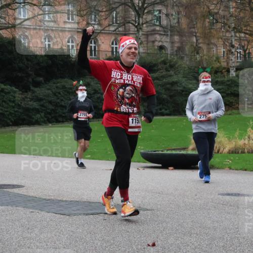 08.12.2024 - St. Pauli X-Mass-Run No. 14 Strokosch-Dieckow http://msf.ph/oto/7507384 08.12.2024 09:45:02 Laufen 2755, 275, 1158, 1156, 275, 175 meine-sportfotos.de