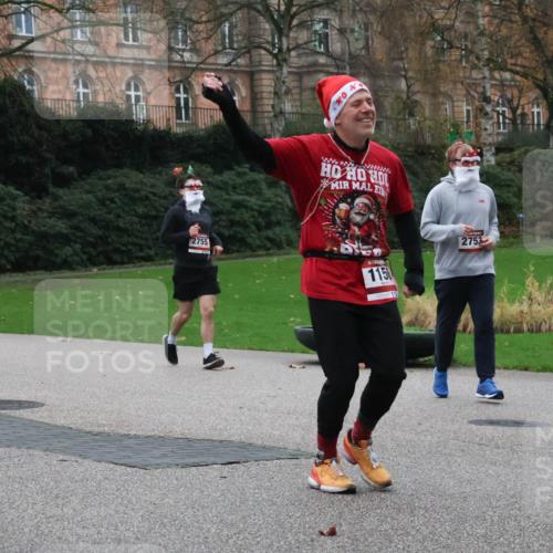 08.12.2024 - St. Pauli X-Mass-Run No. 14 Strokosch-Dieckow http://msf.ph/oto/7507387 08.12.2024 09:45:02 Laufen 2755, 1156, 2753 meine-sportfotos.de