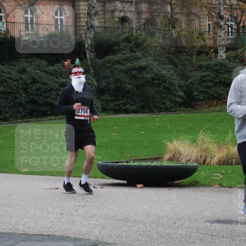 08.12.2024 - St. Pauli X-Mass-Run No. 14 Strokosch-Dieckow http://msf.ph/oto/7507392 08.12.2024 09:45:03 Laufen 2755, 2755, 2753 meine-sportfotos.de