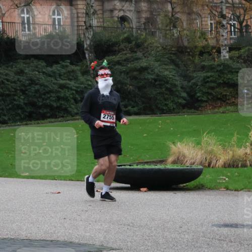 08.12.2024 - St. Pauli X-Mass-Run No. 14 Strokosch-Dieckow http://msf.ph/oto/7507393 08.12.2024 09:45:03 Laufen 2755, 2755, 2753 meine-sportfotos.de