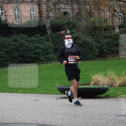 08.12.2024 - St. Pauli X-Mass-Run No. 14 Strokosch-Dieckow http://msf.ph/oto/7507397 08.12.2024 09:45:03 Laufen 2755, 2755 meine-sportfotos.de