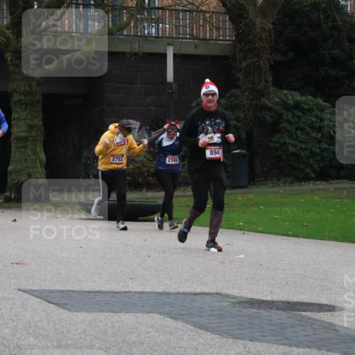 08.12.2024 - St. Pauli X-Mass-Run No. 14 Strokosch-Dieckow http://msf.ph/oto/7507413 08.12.2024 09:45:05 Laufen 1587, 2751, 2752, 2749, 894 meine-sportfotos.de