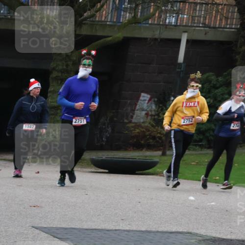 08.12.2024 - St. Pauli X-Mass-Run No. 14 Strokosch-Dieckow http://msf.ph/oto/7507425 08.12.2024 09:45:06 Laufen 2751, 2752, 2513, 1587, 274, 894 meine-sportfotos.de