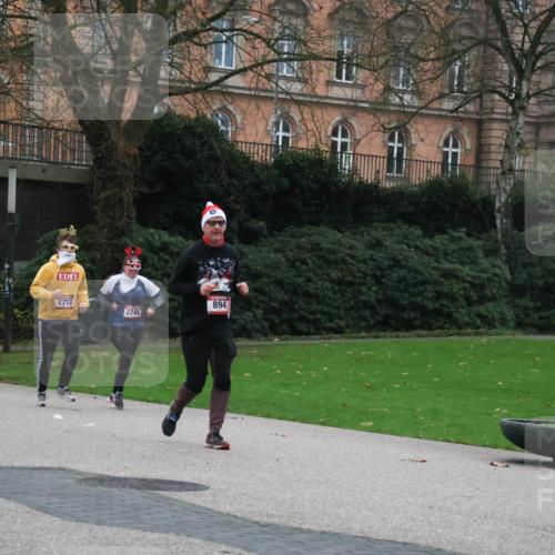 08.12.2024 - St. Pauli X-Mass-Run No. 14 Strokosch-Dieckow http://msf.ph/oto/7507428 08.12.2024 09:45:07 Laufen 2751, 2752, 2749, 894 meine-sportfotos.de