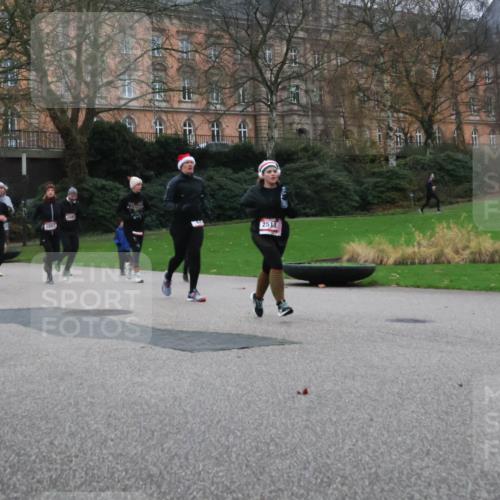 08.12.2024 - St. Pauli X-Mass-Run No. 14 Strokosch-Dieckow http://msf.ph/oto/7507431 08.12.2024 09:45:17 Laufen 2513 meine-sportfotos.de