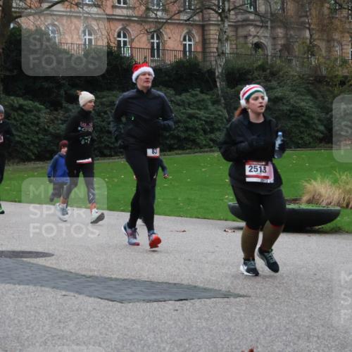 08.12.2024 - St. Pauli X-Mass-Run No. 14 Strokosch-Dieckow http://msf.ph/oto/7507434 08.12.2024 09:45:18 Laufen 73, 1007, 2099, 83, 2513, 2513 meine-sportfotos.de