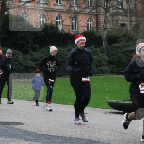 08.12.2024 - St. Pauli X-Mass-Run No. 14 Strokosch-Dieckow http://msf.ph/oto/7507437 08.12.2024 09:45:18 Laufen 273, 1007, 03, 2513, 2513 meine-sportfotos.de