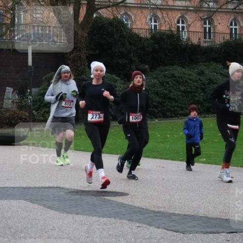 08.12.2024 - St. Pauli X-Mass-Run No. 14 Strokosch-Dieckow http://msf.ph/oto/7507444 08.12.2024 09:45:19 Laufen 513, 168, 273, 1007 meine-sportfotos.de