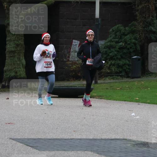 08.12.2024 - St. Pauli X-Mass-Run No. 14 Strokosch-Dieckow http://msf.ph/oto/7507463 08.12.2024 09:45:20 Laufen 2847, 1646, 168 meine-sportfotos.de