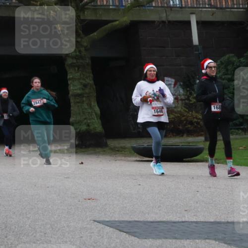 08.12.2024 - St. Pauli X-Mass-Run No. 14 Strokosch-Dieckow http://msf.ph/oto/7507469 08.12.2024 09:45:21 Laufen 2847, 1646, 168 meine-sportfotos.de