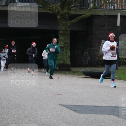 08.12.2024 - St. Pauli X-Mass-Run No. 14 Strokosch-Dieckow http://msf.ph/oto/7507475 08.12.2024 09:45:21 Laufen 1610, 1643, 337, 2847, 1646, 16 meine-sportfotos.de