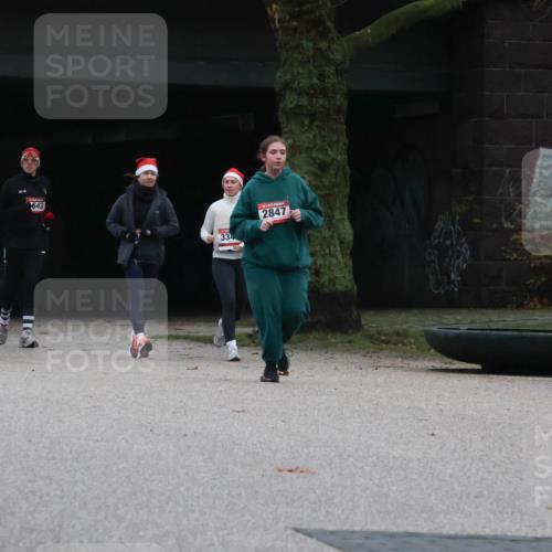 08.12.2024 - St. Pauli X-Mass-Run No. 14 Strokosch-Dieckow http://msf.ph/oto/7507478 08.12.2024 09:45:22 Laufen 1610, 643, 334, 2847, 1646 meine-sportfotos.de