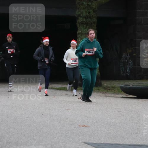 08.12.2024 - St. Pauli X-Mass-Run No. 14 Strokosch-Dieckow http://msf.ph/oto/7507481 08.12.2024 09:45:22 Laufen 342, 1610, 163, 337, 3343, 3343, 2847 meine-sportfotos.de