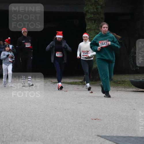 08.12.2024 - St. Pauli X-Mass-Run No. 14 Strokosch-Dieckow http://msf.ph/oto/7507484 08.12.2024 09:45:22 Laufen 342, 1610, 16, 1643, 3337, 3343, 2847 meine-sportfotos.de