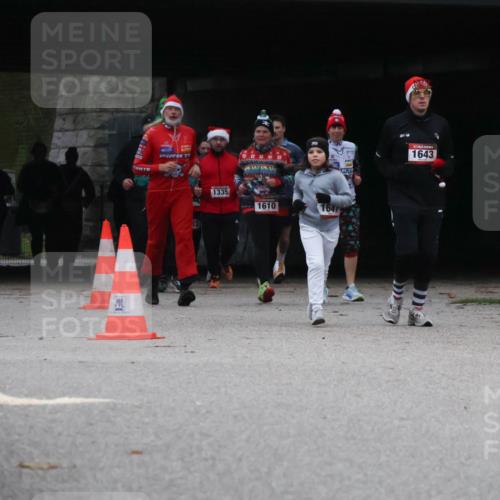 08.12.2024 - St. Pauli X-Mass-Run No. 14 Strokosch-Dieckow http://msf.ph/oto/7507495 08.12.2024 09:45:23 Laufen 1335, 1610, 1647, 1643, 3337 meine-sportfotos.de