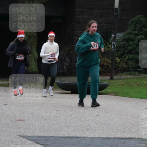 08.12.2024 - St. Pauli X-Mass-Run No. 14 Strokosch-Dieckow http://msf.ph/oto/7507499 08.12.2024 09:45:24 Laufen 1643, 3337, 3343, 2847 meine-sportfotos.de