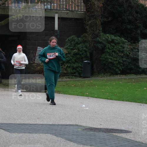 08.12.2024 - St. Pauli X-Mass-Run No. 14 Strokosch-Dieckow http://msf.ph/oto/7507504 08.12.2024 09:45:24 Laufen 3337, 334, 2847 meine-sportfotos.de