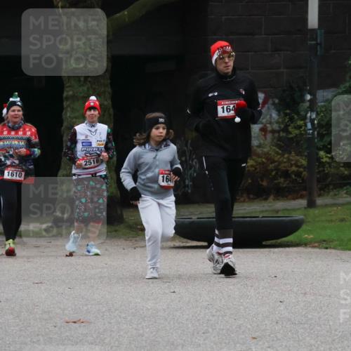 08.12.2024 - St. Pauli X-Mass-Run No. 14 Strokosch-Dieckow http://msf.ph/oto/7507515 08.12.2024 09:45:28 Laufen 1610, 2516, 164, 164 meine-sportfotos.de