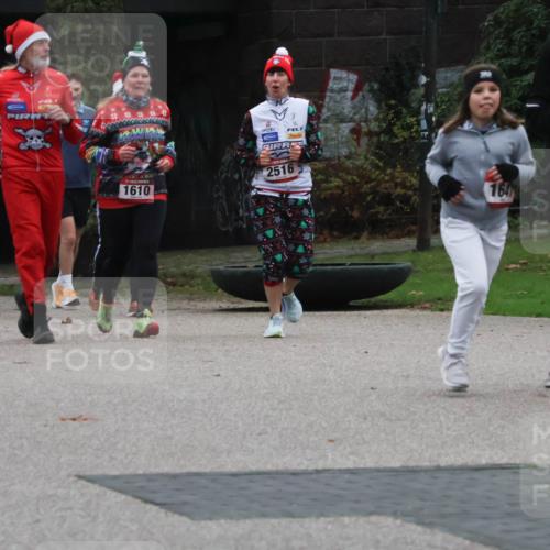 08.12.2024 - St. Pauli X-Mass-Run No. 14 Strokosch-Dieckow http://msf.ph/oto/7507531 08.12.2024 09:45:30 Laufen 346, 340, 342, 1610, 2516, 164, 1643 meine-sportfotos.de