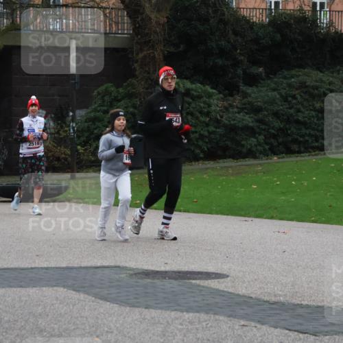 08.12.2024 - St. Pauli X-Mass-Run No. 14 Strokosch-Dieckow http://msf.ph/oto/7507532 08.12.2024 09:45:30 Laufen 1610, 2516, 643 meine-sportfotos.de
