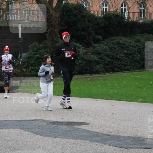 08.12.2024 - St. Pauli X-Mass-Run No. 14 Strokosch-Dieckow http://msf.ph/oto/7507536 08.12.2024 09:45:31 Laufen 1610, 2516, 16, 164 meine-sportfotos.de