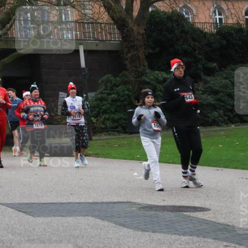 08.12.2024 - St. Pauli X-Mass-Run No. 14 Strokosch-Dieckow http://msf.ph/oto/7507538 08.12.2024 09:45:31 Laufen 346, 3342, 1610, 25169, 164, 643 meine-sportfotos.de