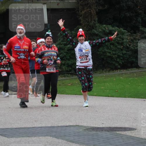 08.12.2024 - St. Pauli X-Mass-Run No. 14 Strokosch-Dieckow http://msf.ph/oto/7507547 08.12.2024 09:45:32 Laufen 1346, 3342, 1610, 2516 meine-sportfotos.de