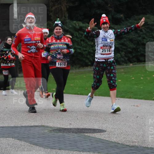 08.12.2024 - St. Pauli X-Mass-Run No. 14 Strokosch-Dieckow http://msf.ph/oto/7507557 08.12.2024 09:45:33 Laufen 3342, 1610, 2516 meine-sportfotos.de