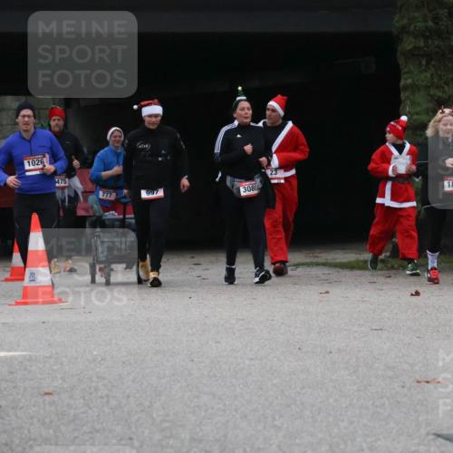 08.12.2024 - St. Pauli X-Mass-Run No. 14 Strokosch-Dieckow http://msf.ph/oto/7507571 08.12.2024 09:45:35 Laufen 1026, 475, 777, 16, 997, 3080, 23, 1862 meine-sportfotos.de