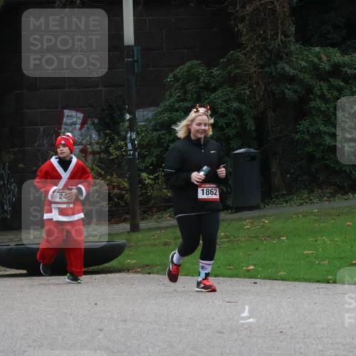 08.12.2024 - St. Pauli X-Mass-Run No. 14 Strokosch-Dieckow http://msf.ph/oto/7507587 08.12.2024 09:45:38 Laufen 16, 997, 1862, 24 meine-sportfotos.de